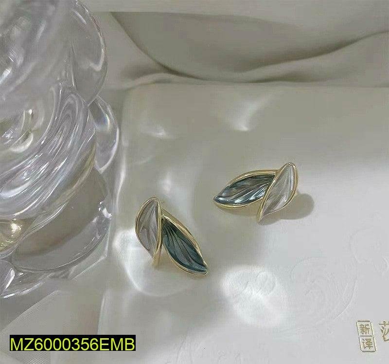 Leaf Shaped Earrings Gold Tone Gray White #08